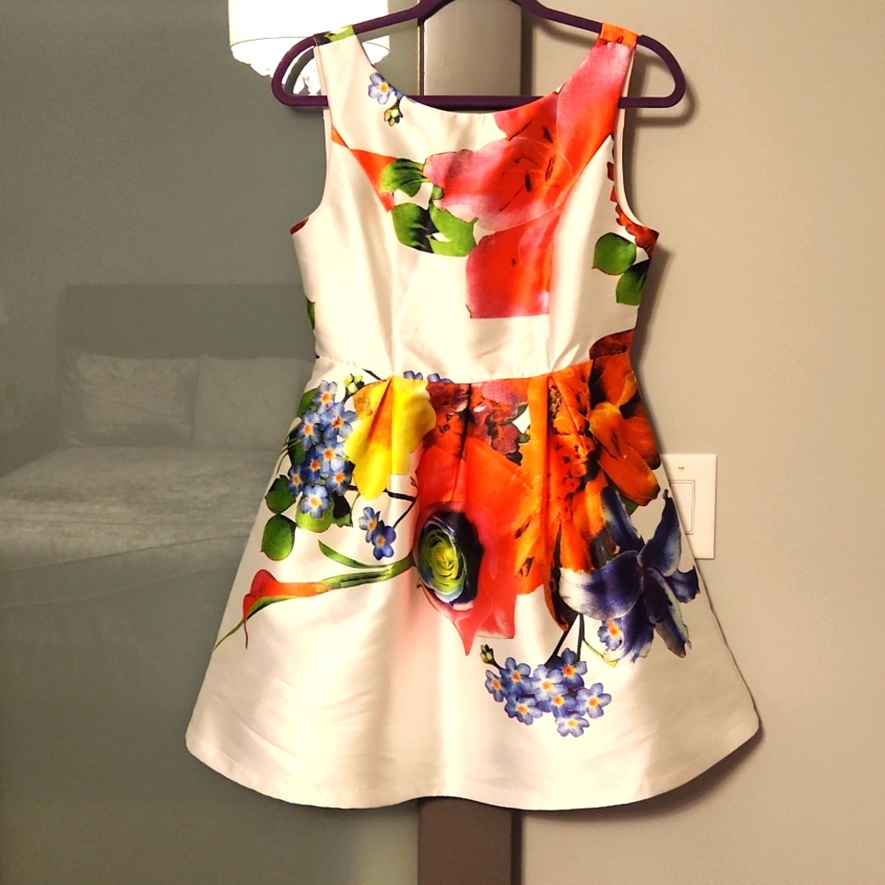 Women's size M fully lined colorful dress